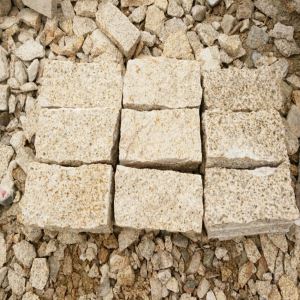 G 682 Cobblestone Scoilt Nádúrtha